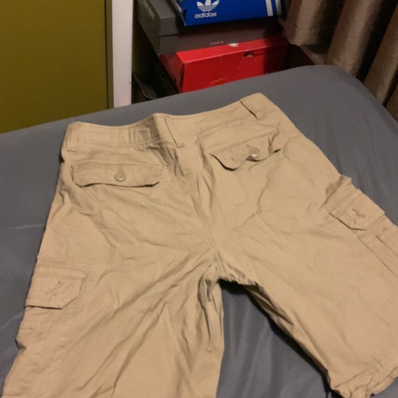 Tan cargo shorts - Picture 4 of 4
